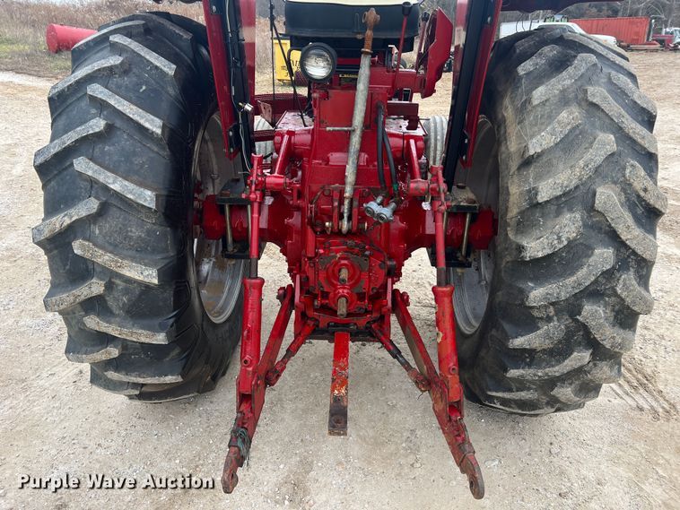image for item JU9759 1966 Farmall 806  tractor