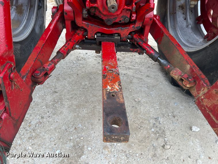 image for item JU9759 1966 Farmall 806  tractor