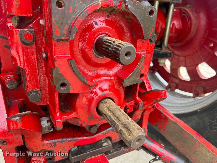 image for item JU9759 1966 Farmall 806  tractor