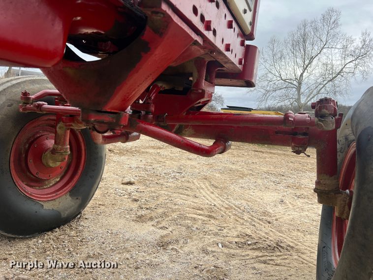 image for item JU9759 1966 Farmall 806  tractor