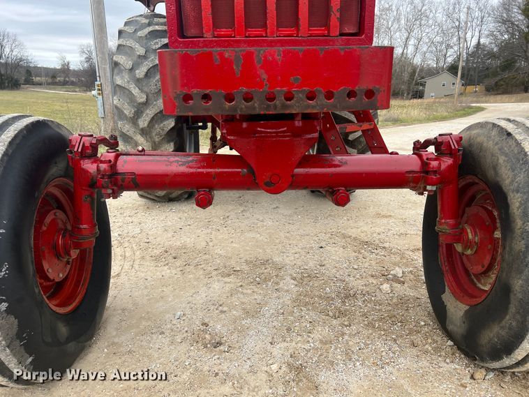 image for item JU9759 1966 Farmall 806  tractor