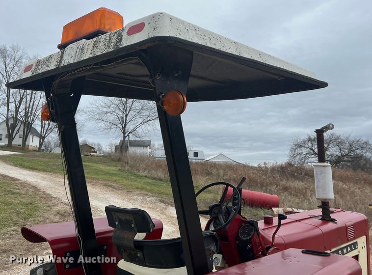 image for item JU9759 1966 Farmall 806  tractor