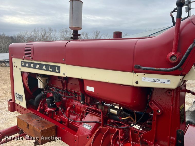 image for item JU9759 1966 Farmall 806  tractor
