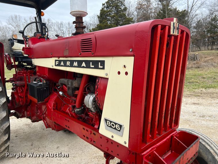 image for item JU9759 1966 Farmall 806  tractor
