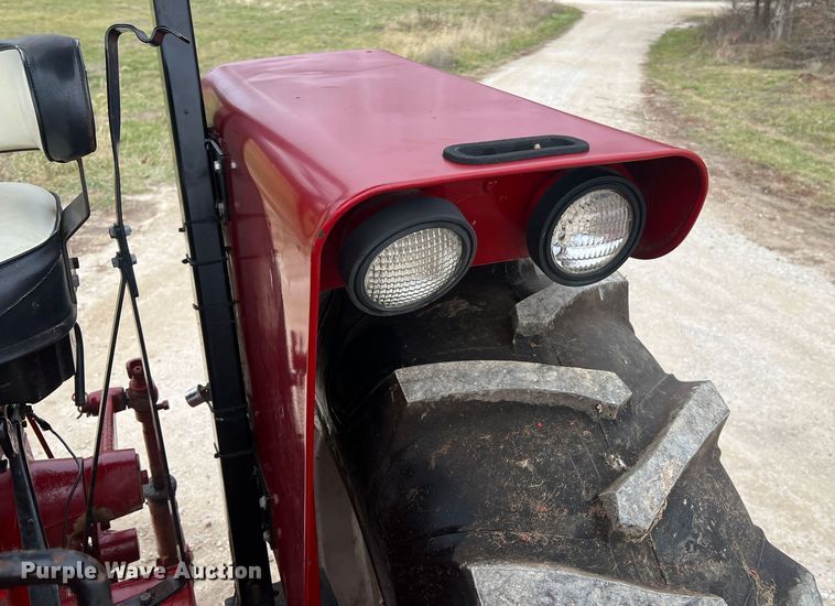 image for item JU9759 1966 Farmall 806  tractor