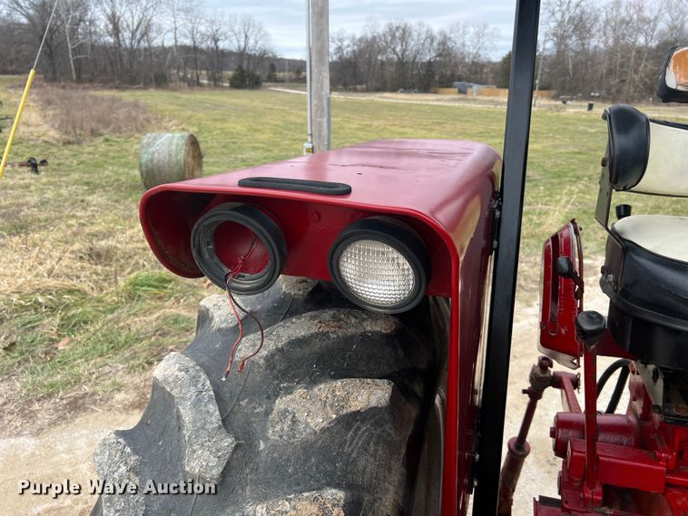 image for item JU9759 1966 Farmall 806  tractor