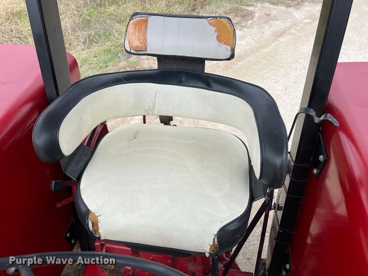 image for item JU9759 1966 Farmall 806  tractor