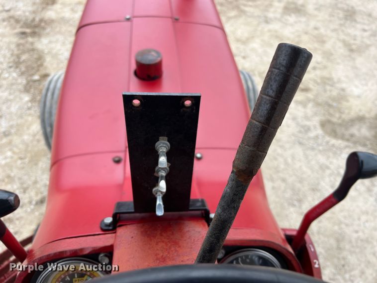 image for item JU9759 1966 Farmall 806  tractor