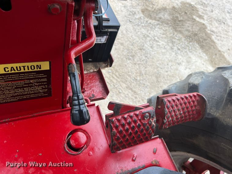 image for item JU9759 1966 Farmall 806  tractor