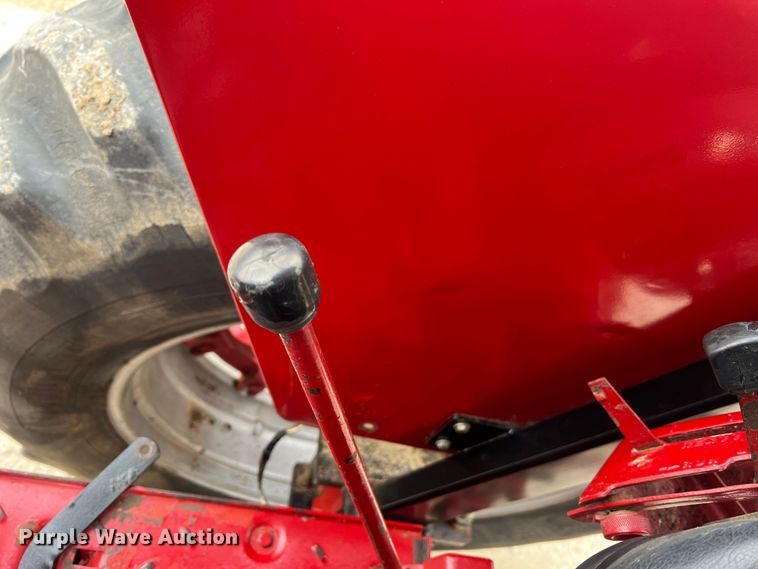 image for item JU9759 1966 Farmall 806  tractor