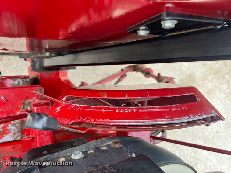 image for item JU9759 1966 Farmall 806  tractor