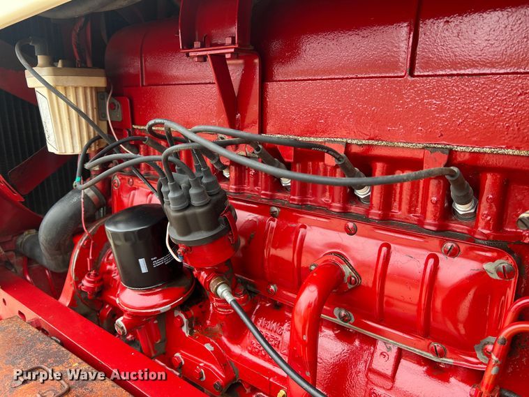 image for item JU9759 1966 Farmall 806  tractor