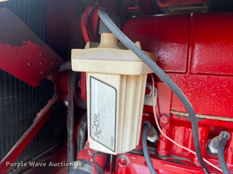 image for item JU9759 1966 Farmall 806  tractor