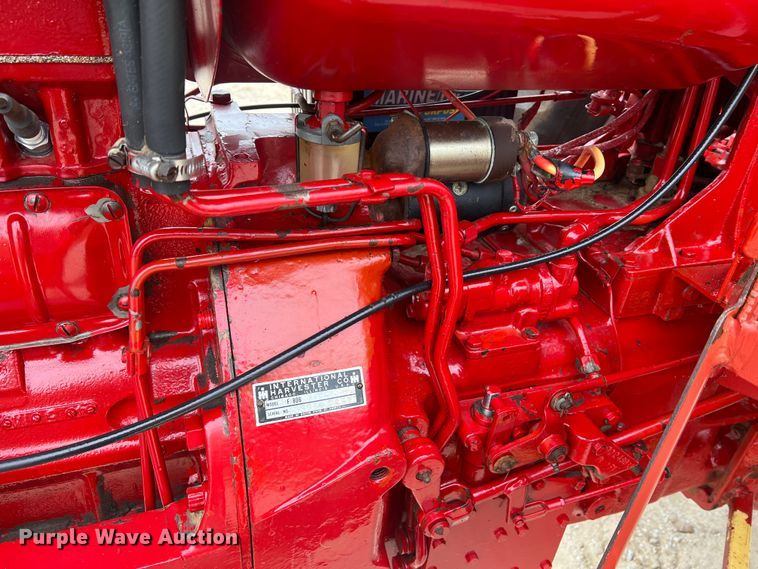 image for item JU9759 1966 Farmall 806  tractor