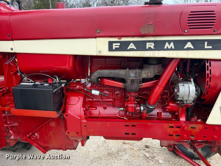 image for item JU9759 1966 Farmall 806  tractor