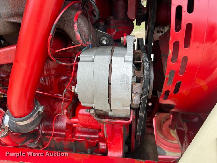 image for item JU9759 1966 Farmall 806  tractor