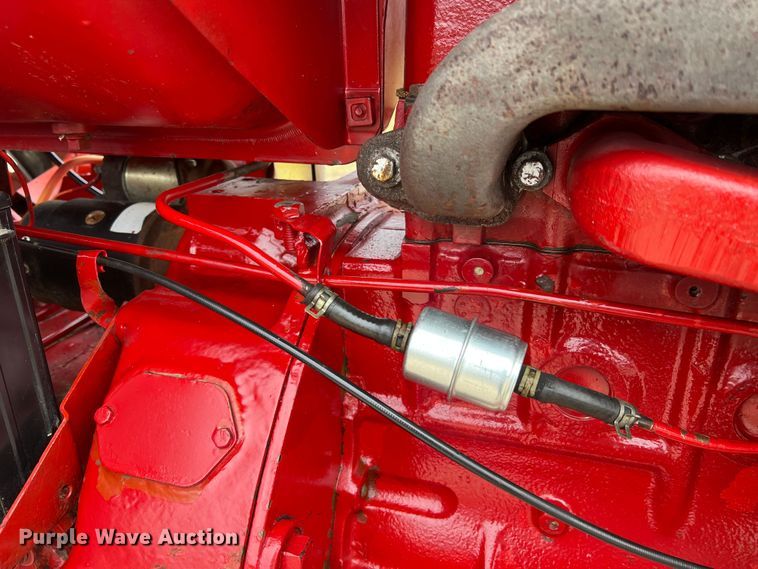 image for item JU9759 1966 Farmall 806  tractor