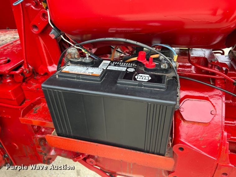 image for item JU9759 1966 Farmall 806  tractor