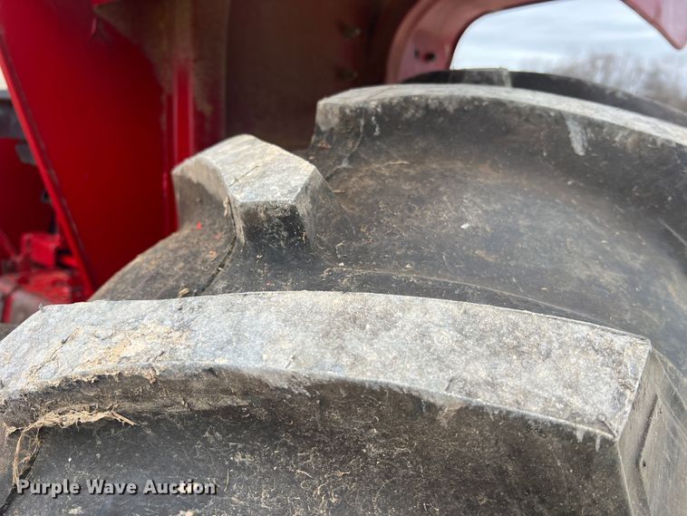 image for item JU9759 1966 Farmall 806  tractor