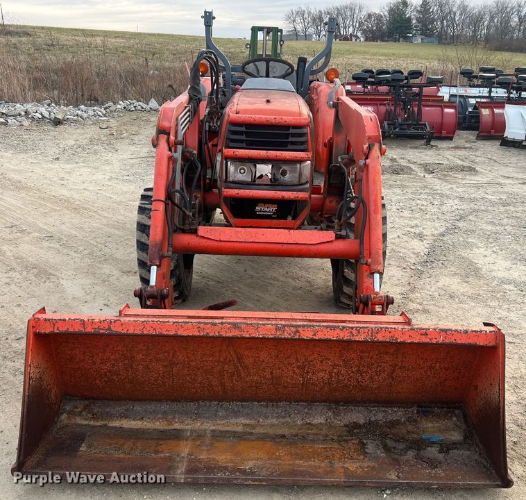 image for item JU9770 Kubota L3430  MFWD tractor