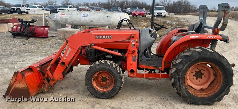 image for item JU9770 Kubota L3430  MFWD tractor