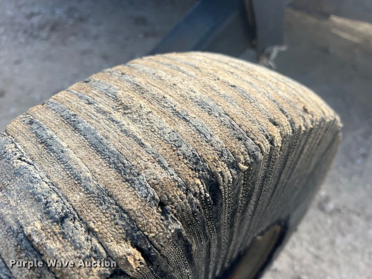 image for item JU9842 Bush Hog 3210  rotary mower