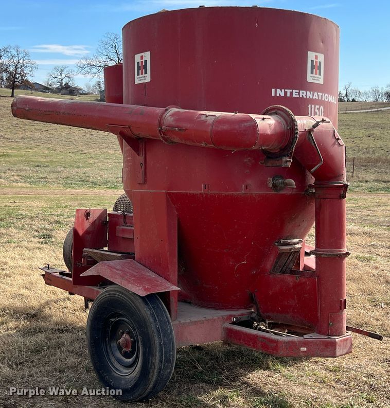 International 1150 feed grinder/mixer in Sarcoxie, MO Item JV9497