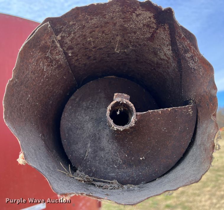 image for item JV9497 International 1150  feed grinder/mixer