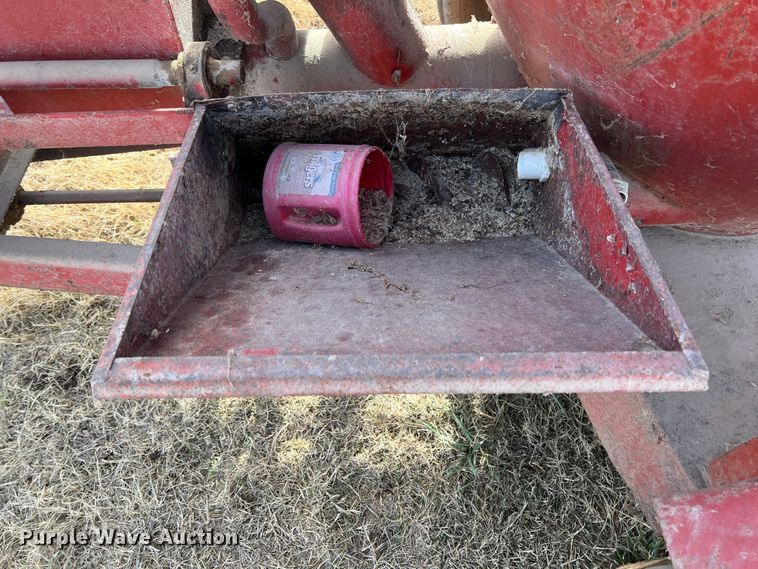 image for item JV9497 International 1150  feed grinder/mixer