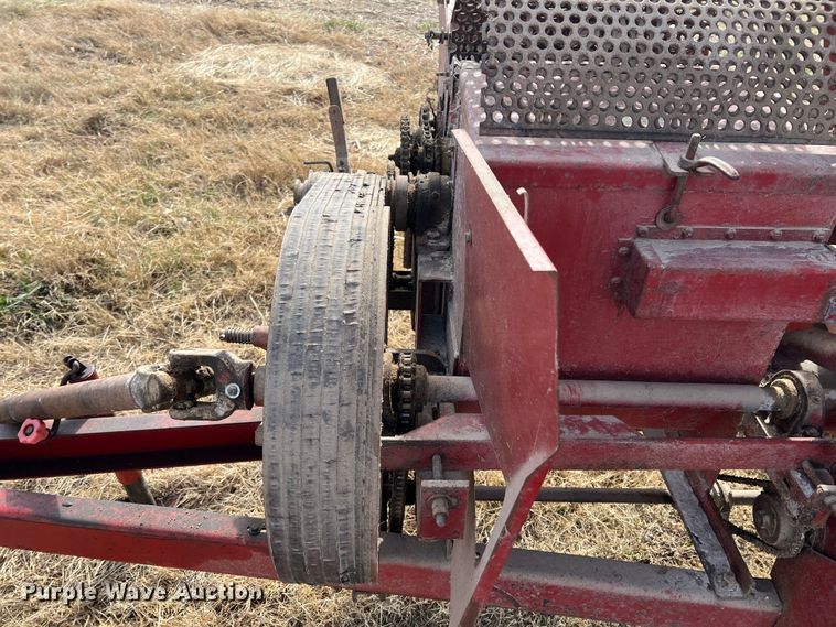 image for item JV9497 International 1150  feed grinder/mixer