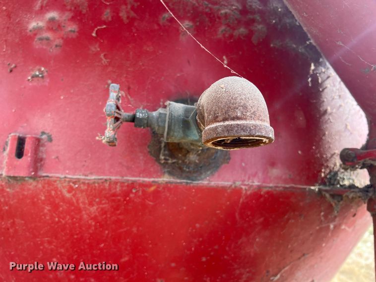 image for item JV9497 International 1150  feed grinder/mixer