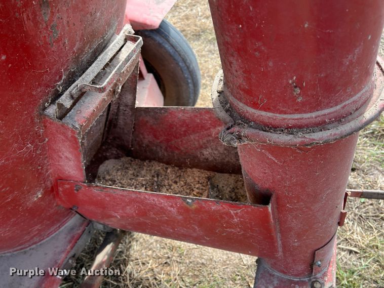 image for item JV9497 International 1150  feed grinder/mixer