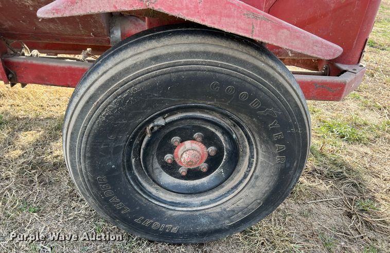 image for item JV9497 International 1150  feed grinder/mixer