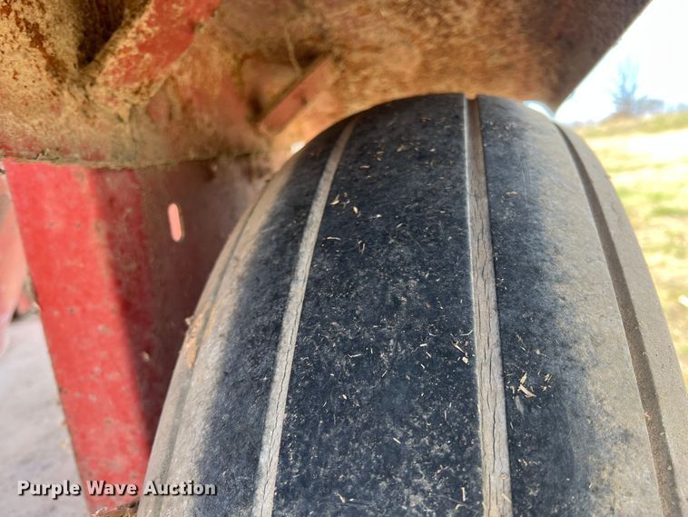 image for item JV9497 International 1150  feed grinder/mixer