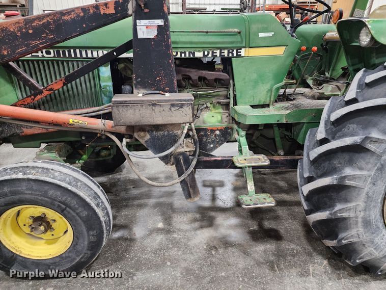 image for item JW9932 1980 John Deere 2940  tractor