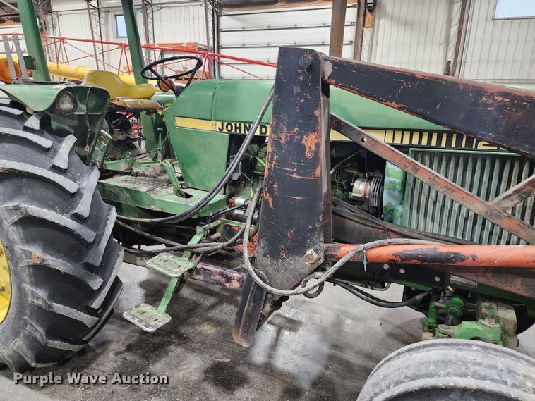 image for item JW9932 1980 John Deere 2940  tractor