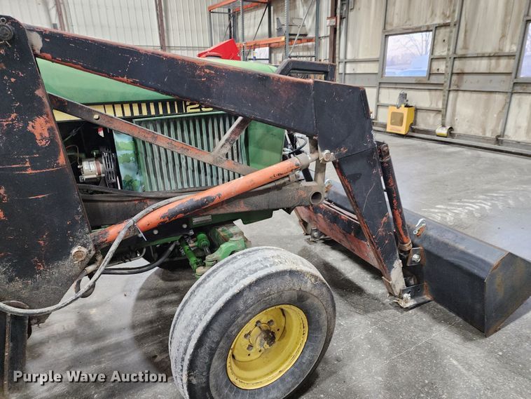 image for item JW9932 1980 John Deere 2940  tractor