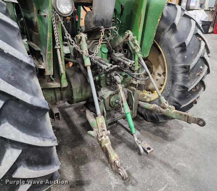 image for item JW9932 1980 John Deere 2940  tractor