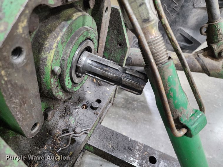 image for item JW9932 1980 John Deere 2940  tractor