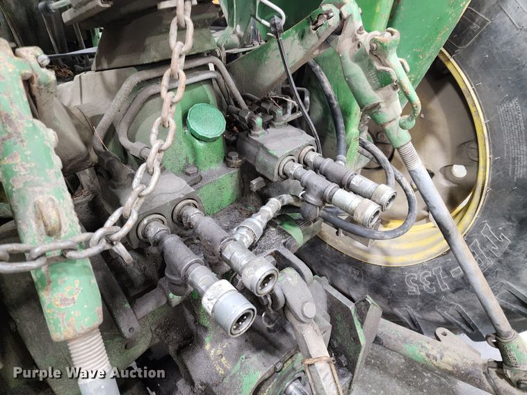 image for item JW9932 1980 John Deere 2940  tractor