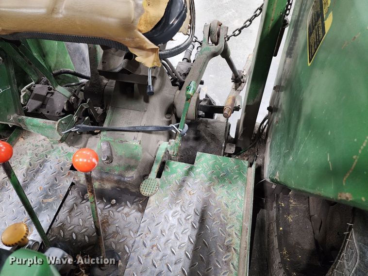 image for item JW9932 1980 John Deere 2940  tractor