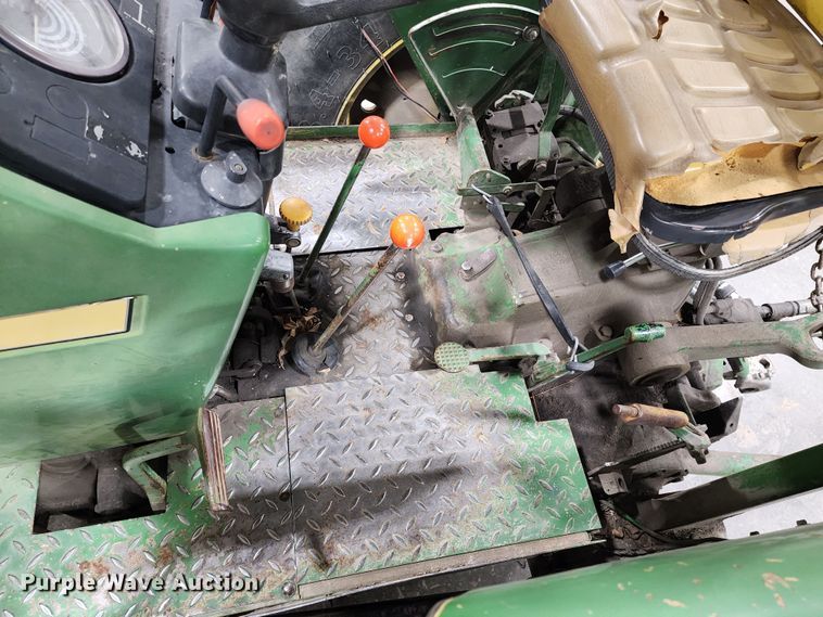 image for item JW9932 1980 John Deere 2940  tractor