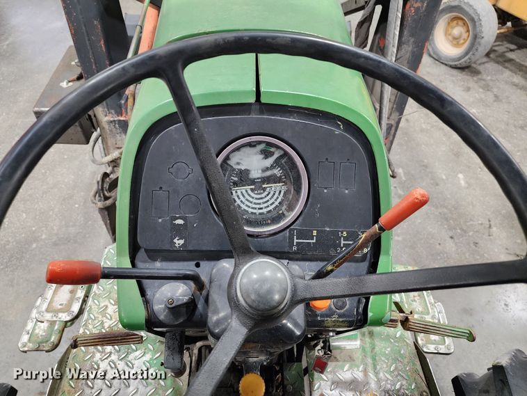 image for item JW9932 1980 John Deere 2940  tractor