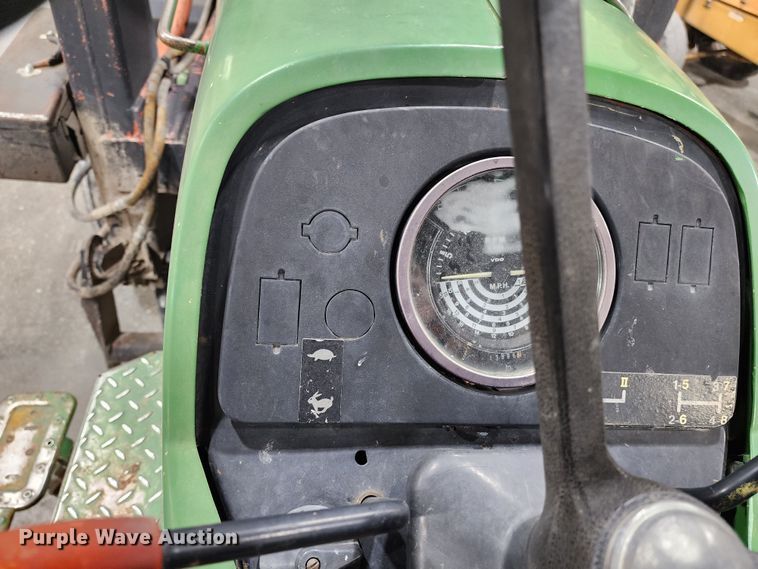 image for item JW9932 1980 John Deere 2940  tractor