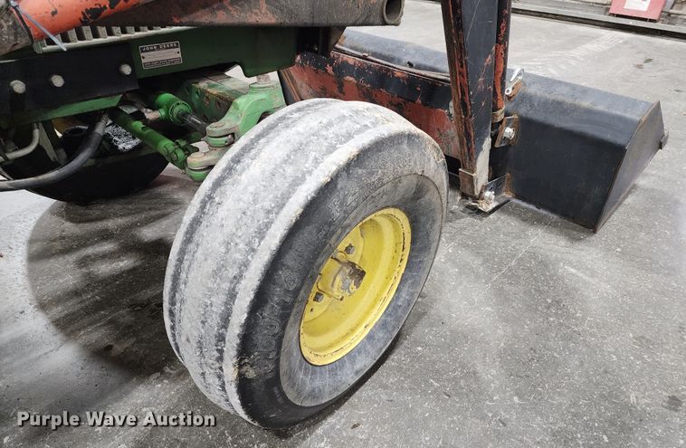 image for item JW9932 1980 John Deere 2940  tractor