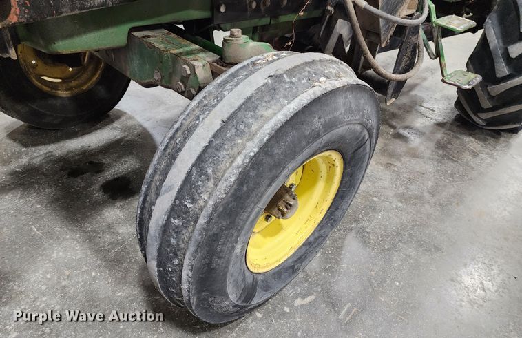 image for item JW9932 1980 John Deere 2940  tractor