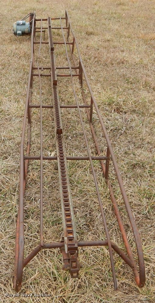 image for item JX9083 19'L hay bale elevator