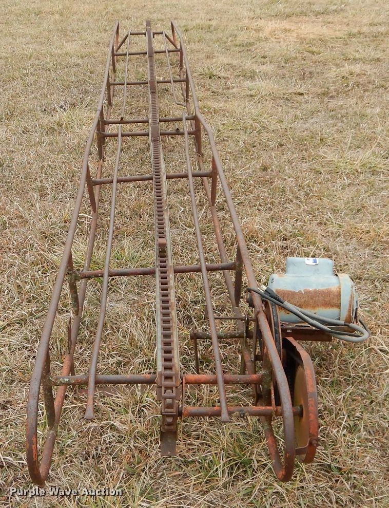 image for item JX9083 19'L hay bale elevator