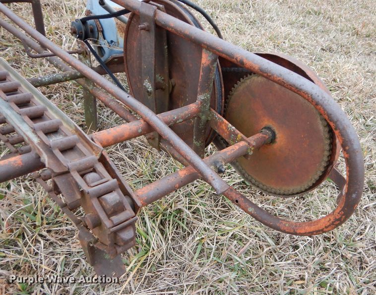 image for item JX9083 19'L hay bale elevator