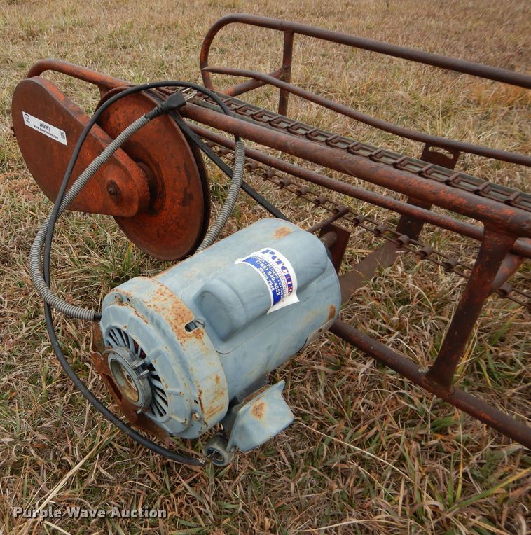 image for item JX9083 19'L hay bale elevator